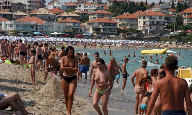 The nudist resort in solar Bulgaria [WorldNudism]