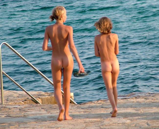 Naturism video - real bare family [WorldNudism]