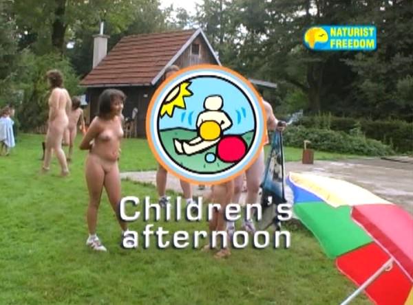 Family naturism of video - children's morning performance outdoors [WorldNudism]