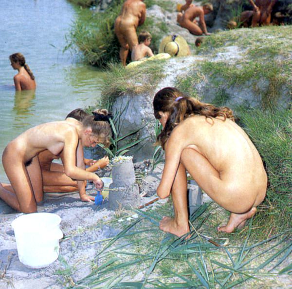 Young guys and girls nudists - a photo retro [WorldNudism]