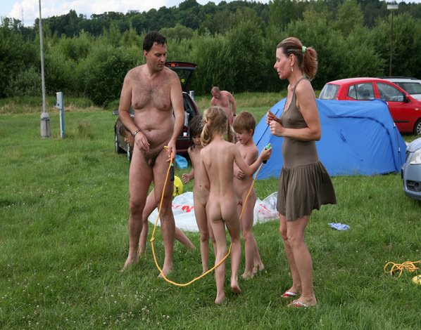 Naturista outdoors have a rest in the tent city [WorldNudism]