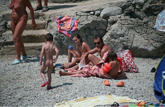 The country where paradise for nudists [WorldNudism]