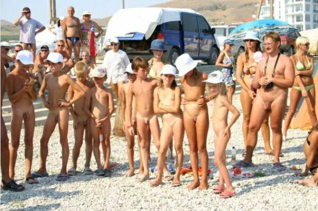 Meeting on a beach of families of nudists [WorldNudism]