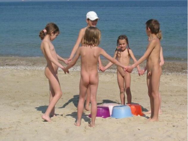 Nudists children on a beach [WorldNudism]