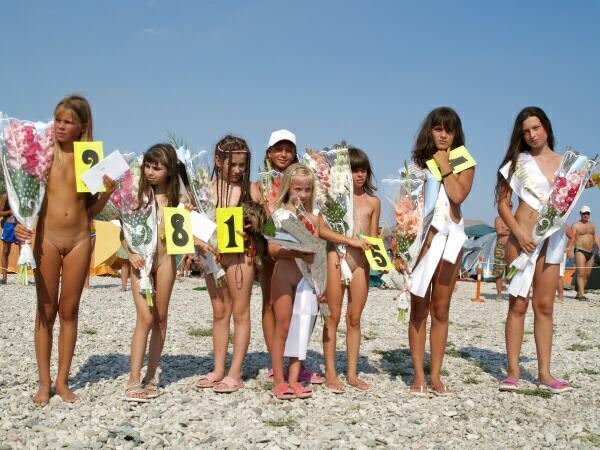 Beauty contest of very young girls of nudists [WorldNudism]