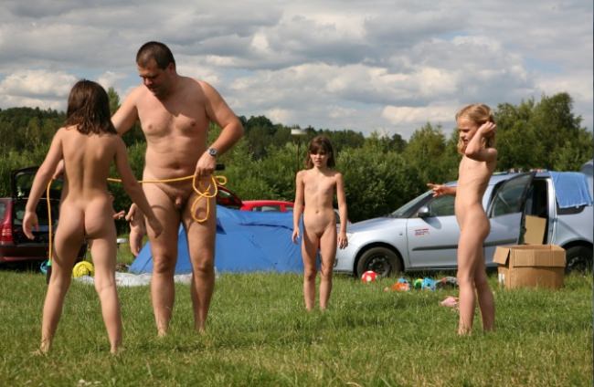 Family naturism - parents and children naturist bare outdoors [WorldNudism]