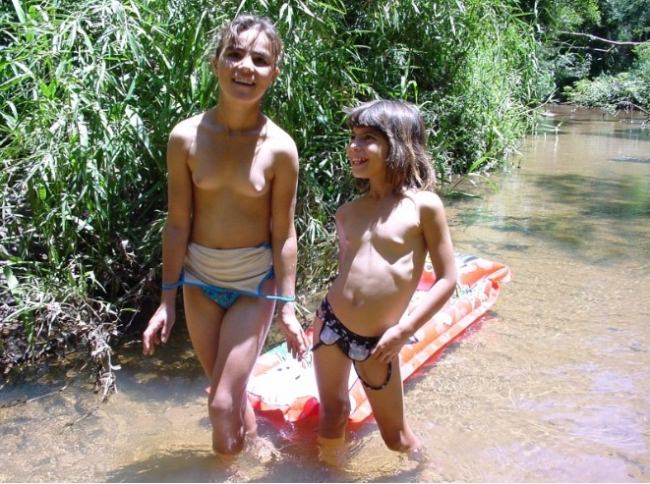 Nudism of the 20th eyelid - a retro of a photo of families of nudists [WorldNudism]