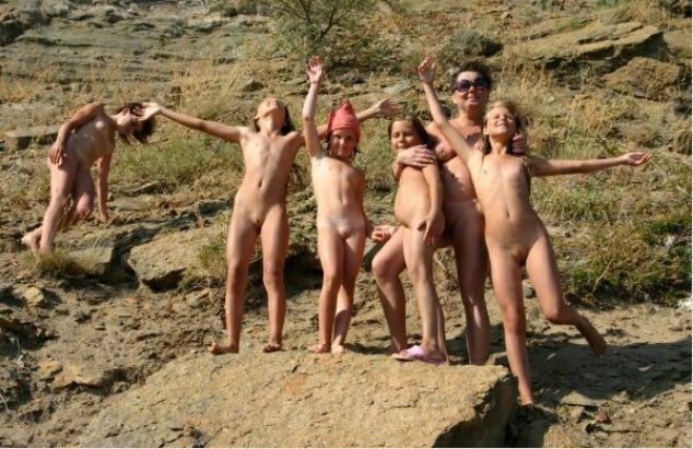 Nudism in a sunny day [WorldNudism]