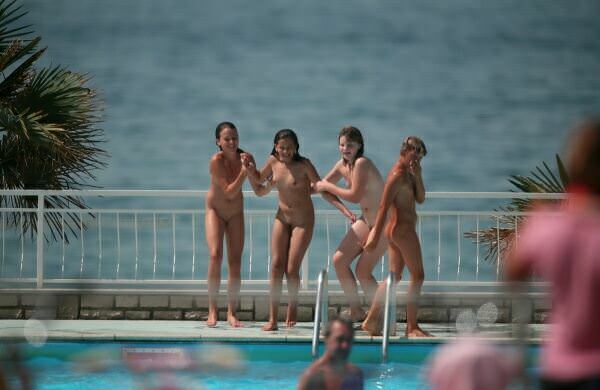 Nudists in oversea hotel for nudists [WorldNudism]