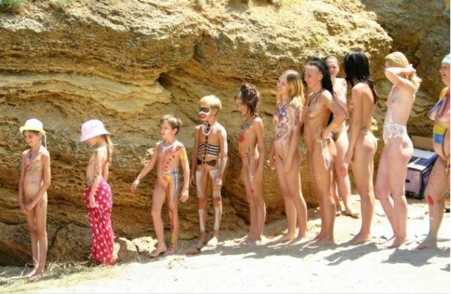 Bodyart competition among adults and children of nudists [WorldNudism]