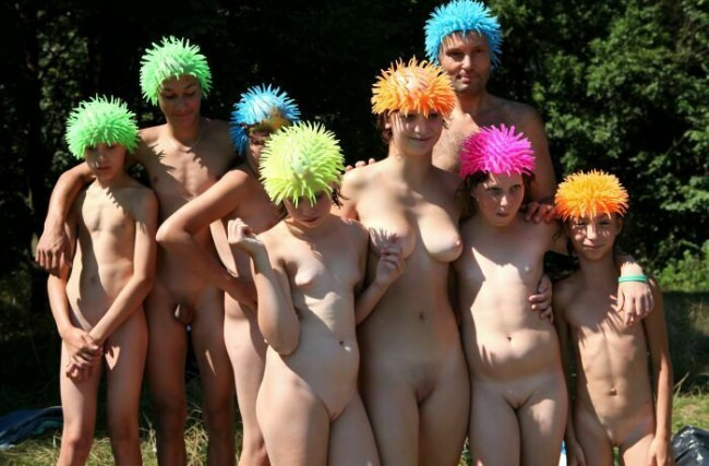 FKK Karneval Maskerade in der Natur (set 12) [WorldNudism]